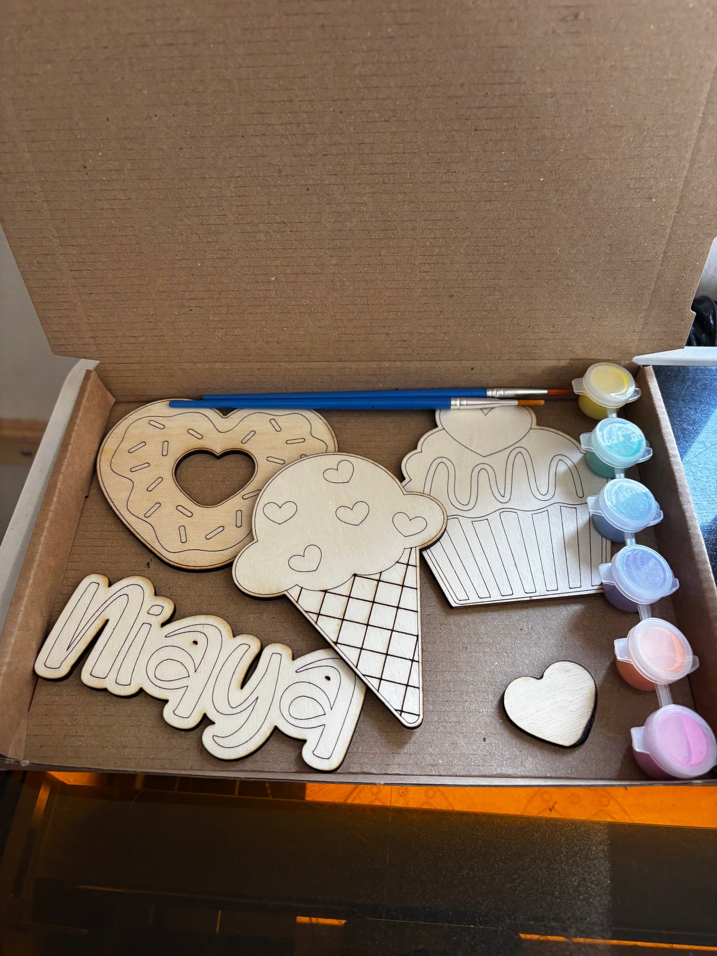 Ice cream and hearts paint me set